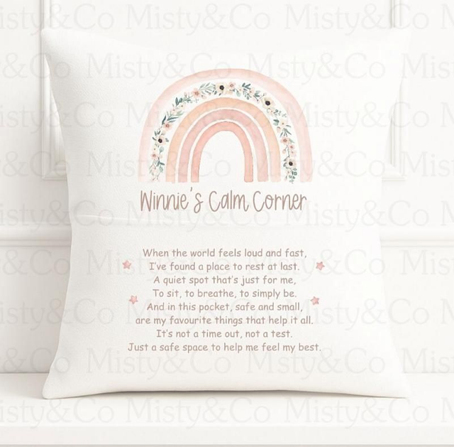 SEN cushion with front pocket