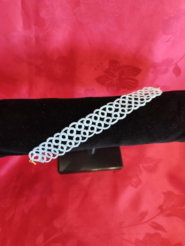 Bracelet bleu clair frivolité 