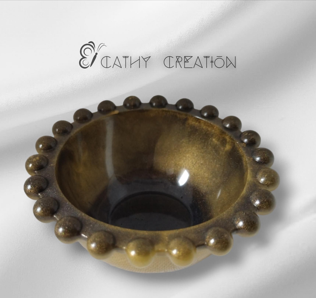 Petit vide poche noir et doré 