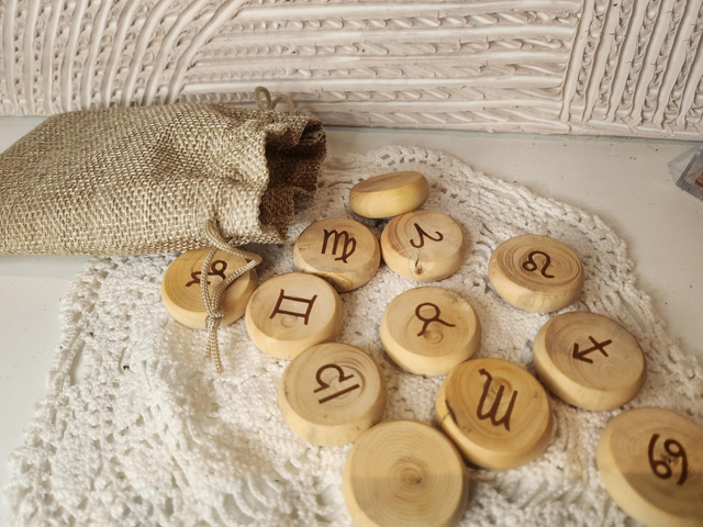 Runes sur bois de buis