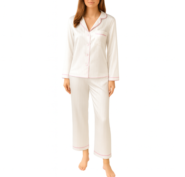 Pyjama femme en satin, élégance intemporelle, blanc ou noir.