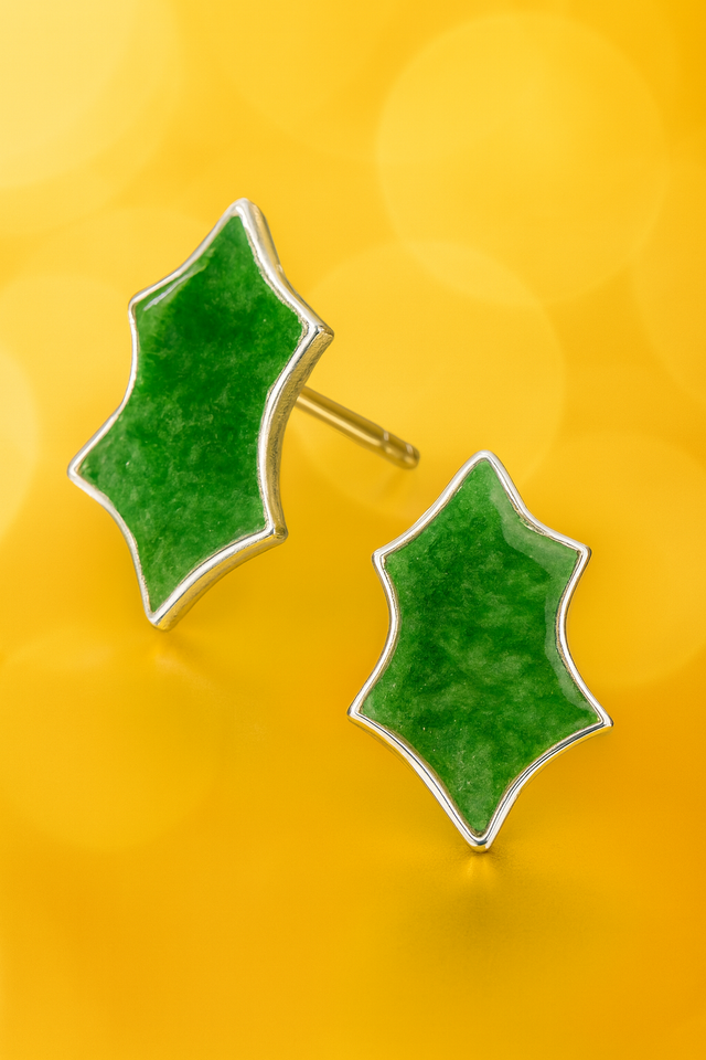 Evergreen Sparkle: Silver Holly Leaf Stud Earrings