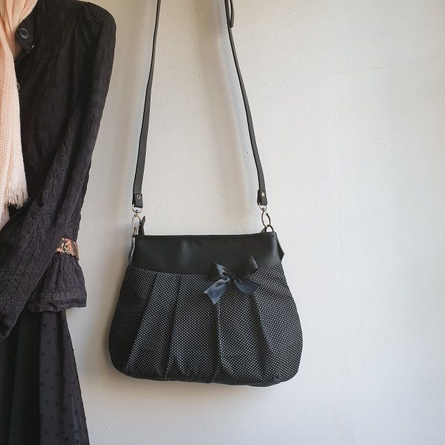 Sac à bandoulière fermeture zippée "Pois noir & blancs" & simili cuir noir