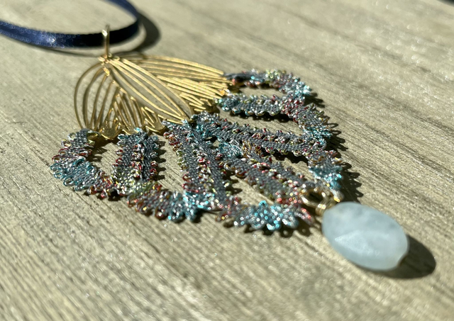 Pendentif Coquille - nuancé et doré -