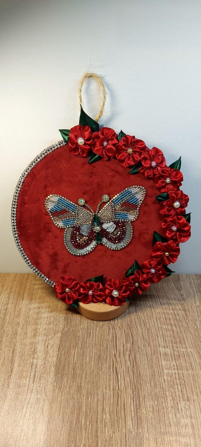 Papillon broderie de perles et de rubans