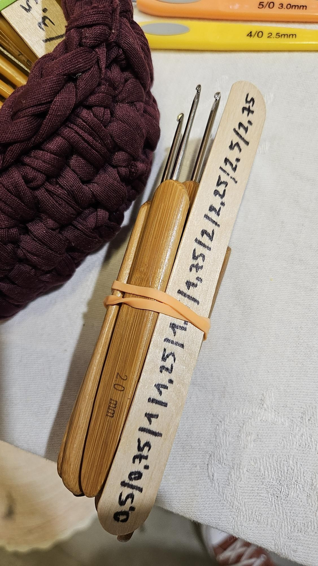 Lot de 10 crochets en bois