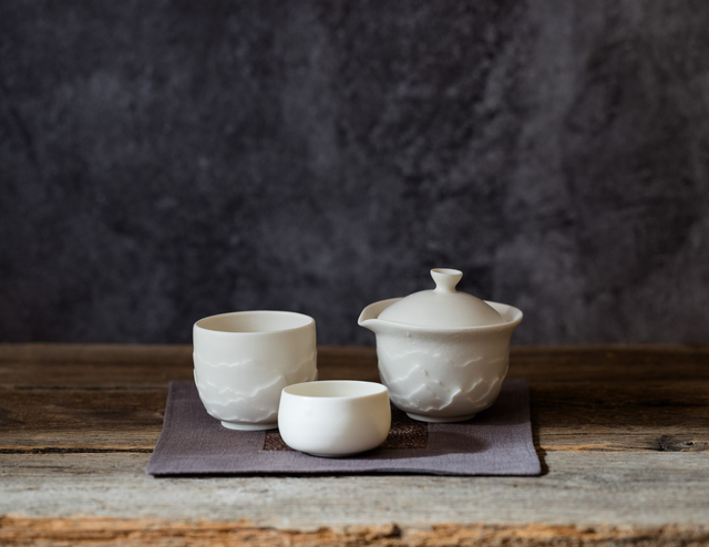 Porcelain Shiboridashi tea set