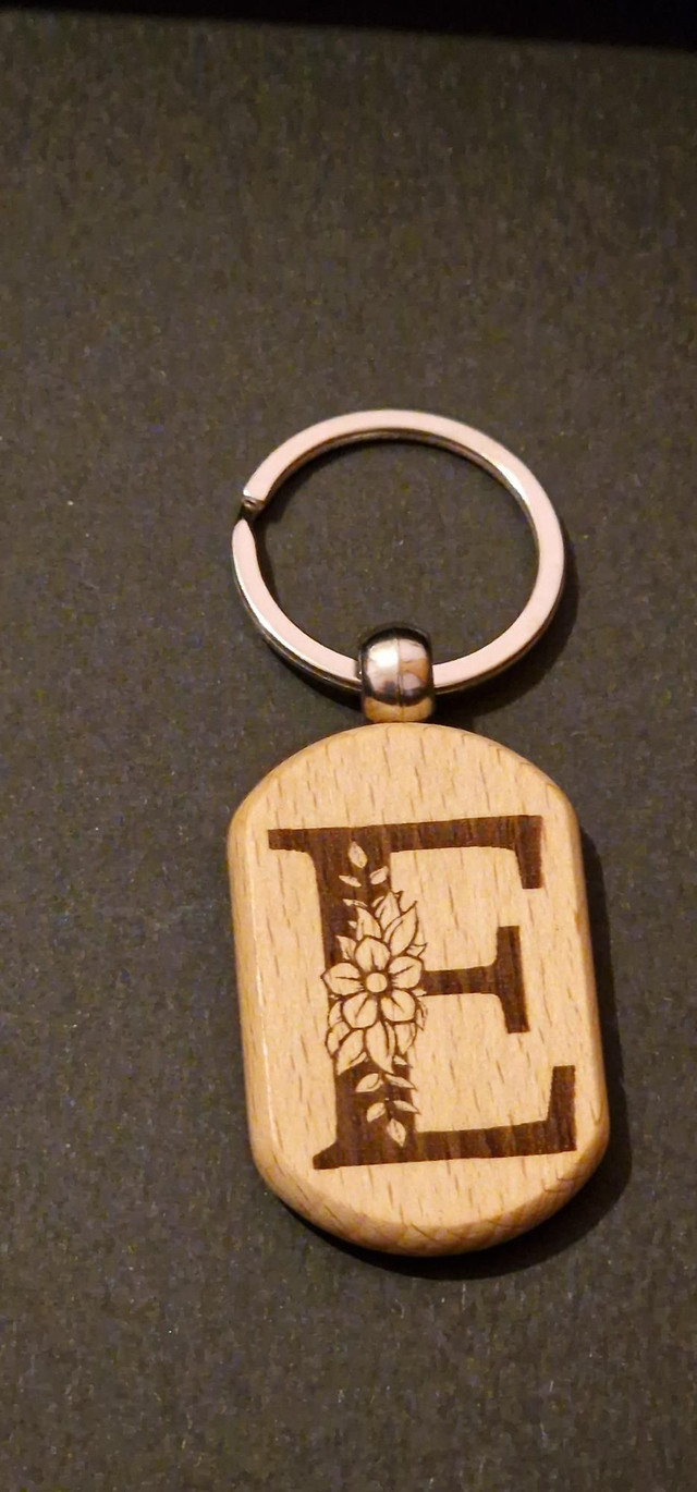 Wooden chunky key chain Letter E