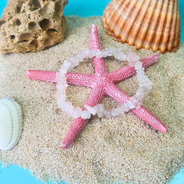 Bracelet en petites chips de Quartz rose