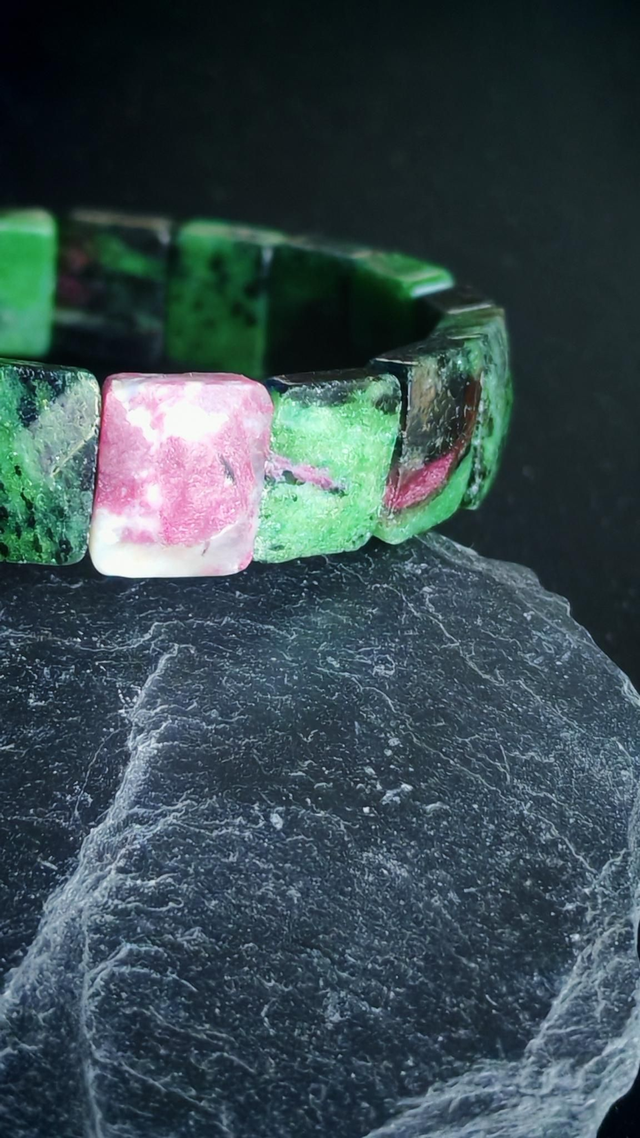 Bracelet zoïsite rubis facettée, 17 cm