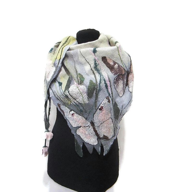 Scialle lana merino seta Scialle feltro fiori di lana fatto a mano bactus infeltrimento grigio rosa donna Regalo unico per le donne