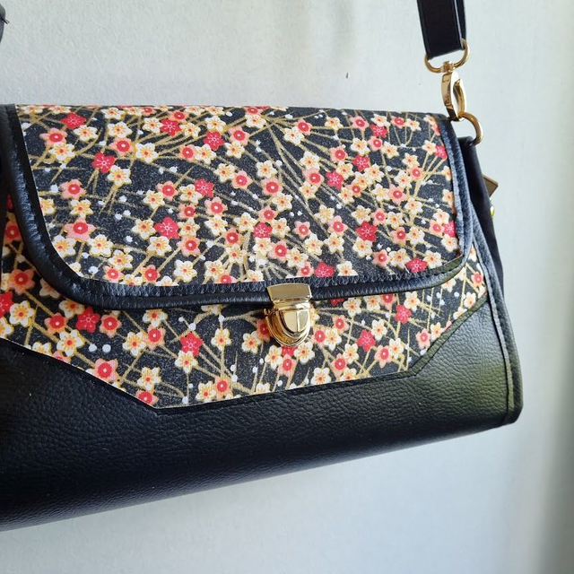 Sac cartable fermeture zippée &quot;Haru&quot; rouge simili cuir noir