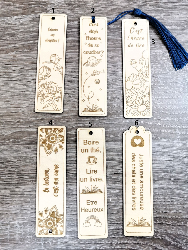 Marque-pages gravés + pompons