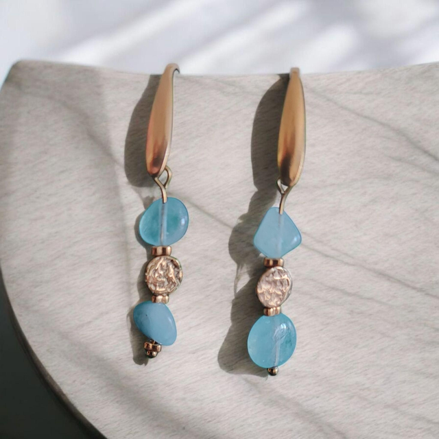 Boucles d&#039;oreilles en Aigue marine et Hématite dorée 