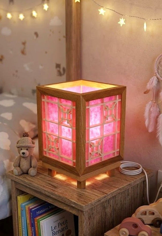 Lampe kumiko en chêne, hêtre et tilleul - papier népalais couleur "fushia"