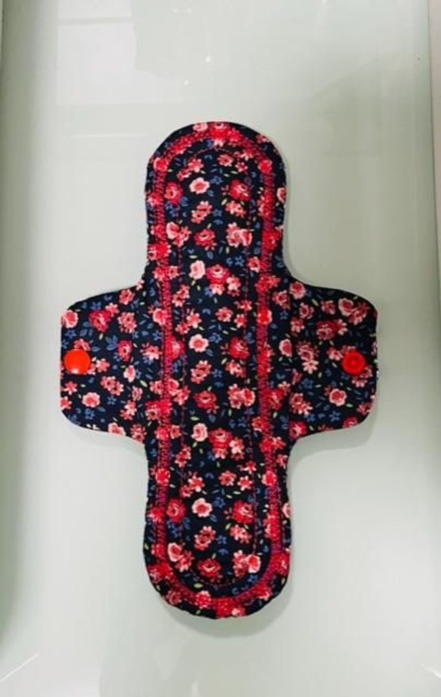 Serviette hygiénique lavable et réutilisable