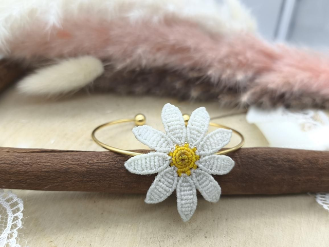 Bracelet jonc laiton avec marguerite 