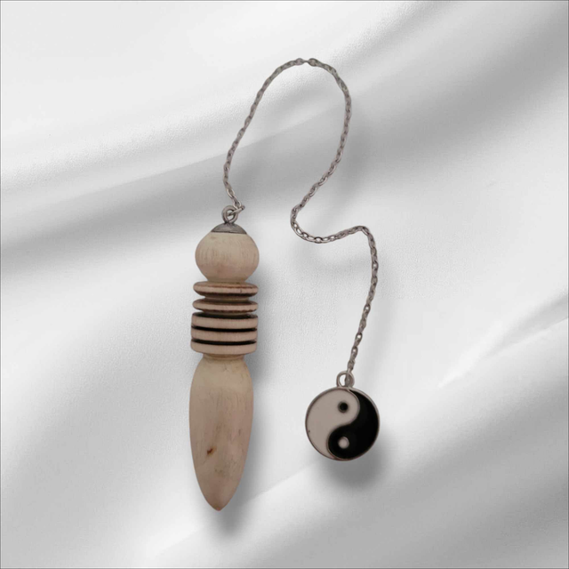 Pendule 12 en bois de cerisier