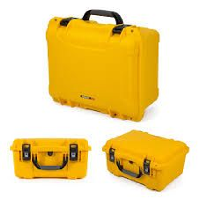 Nanuk 933 jaune
