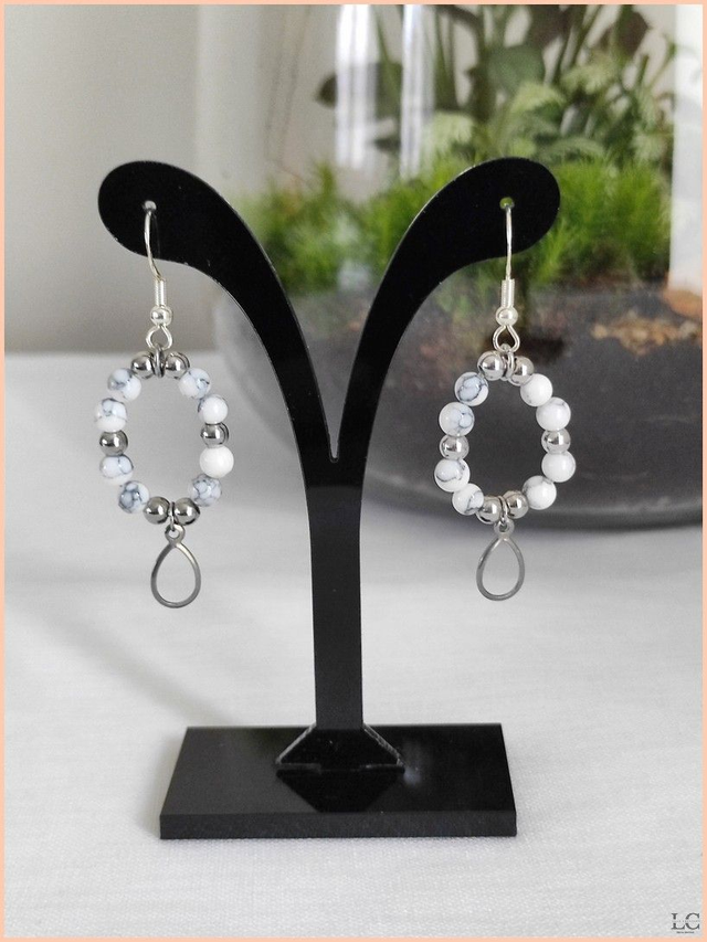 Boucles d&#039;oreilles crochet, pierre naturelle - Howlite blanche