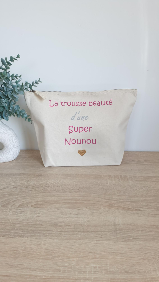 Trousse beauté d'une Super Nounou coloris rose