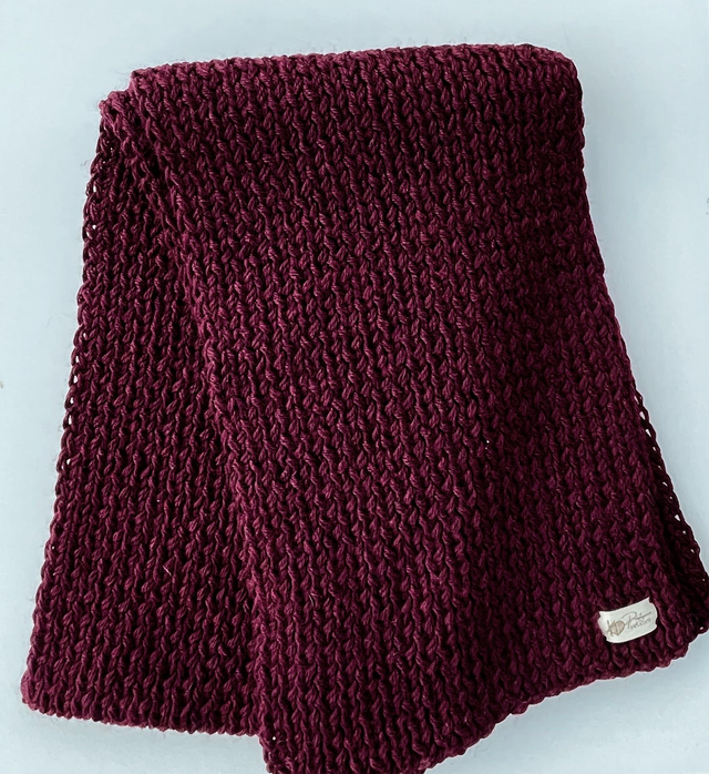 Otulający burgundowy splot