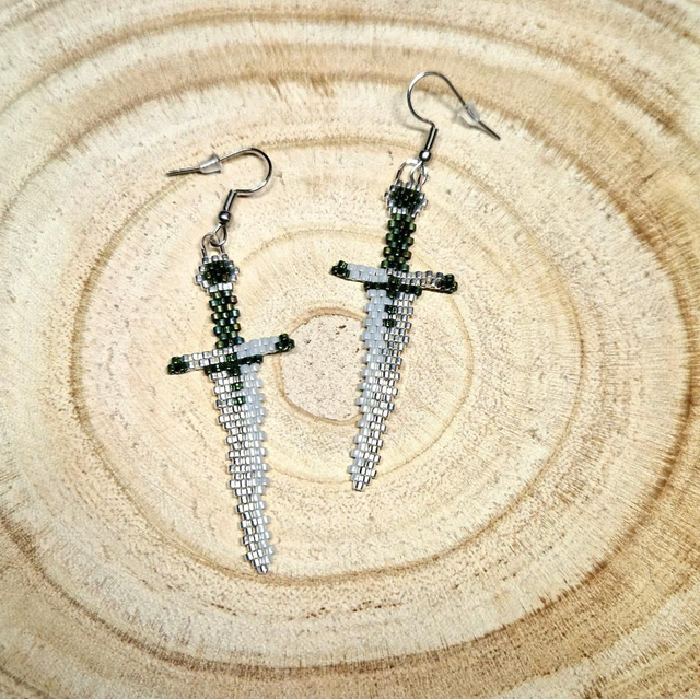 Boucles d'oreilles épée vertes 