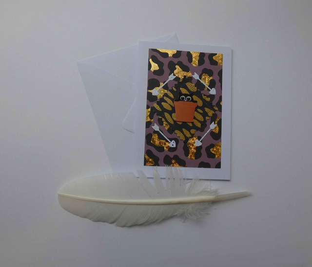 Le chat jouant à cache-cache