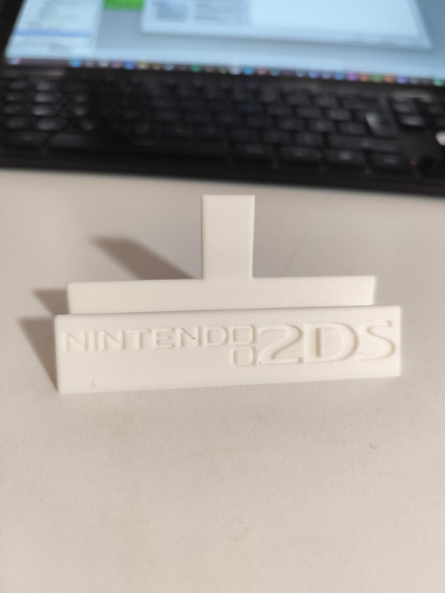 Support d&#039;exposition Nintendo 2DS