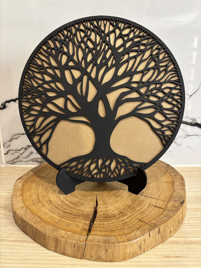 L&#039;arbre de vie Yggdrasil Noir sur Or 