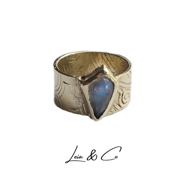 Bague Yuna en laiton doré et pierre de Lune arc en ciel LEIA&amp;CO