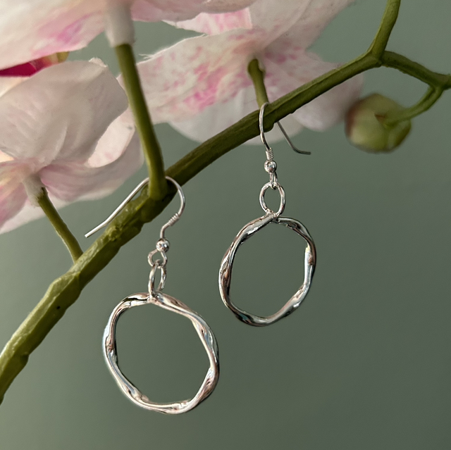 Thin Twisted circle earrings