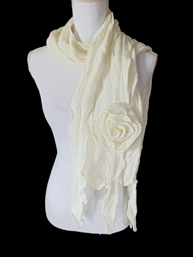 Écharpe écru fleur 