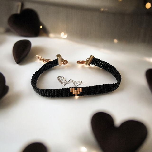 Bracelet fin noir coeur or rose