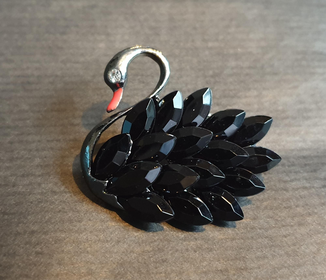 Black Swan Brooch - Red