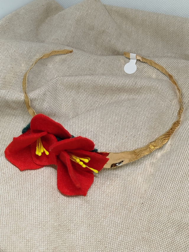 Collier Corinne fleurs feutrine coloris rouge