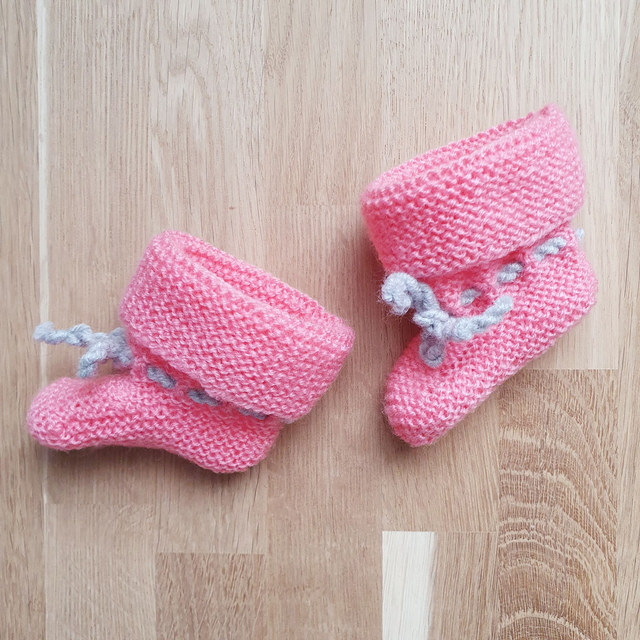Babyslofjes roze - handgebreid
