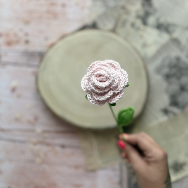 Rose et sa feuille (personnalisable pour créer votre bouquet)