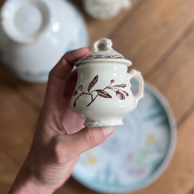 Pot à crème en terre de fer Creil et Montereau décor pommier 