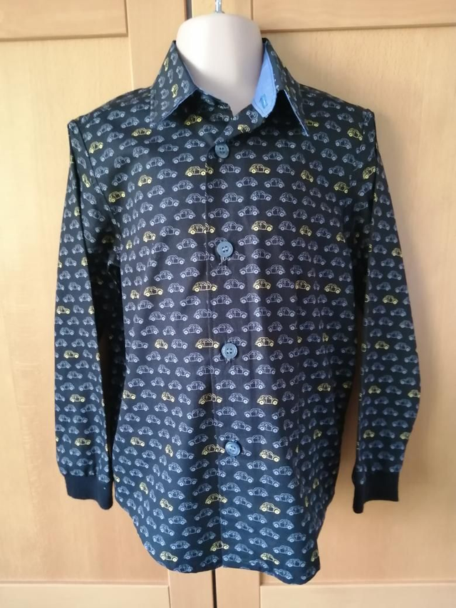 Shirt - 5 yrs (110 cm).   Cars on black