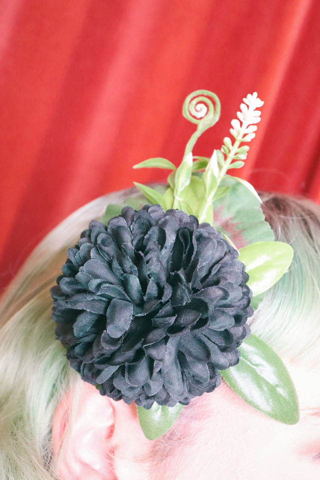 Hair flowers • S • Black hole sun