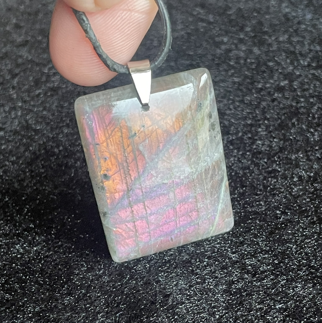 Pendentif original en Labradorite violette de Qualité AA+