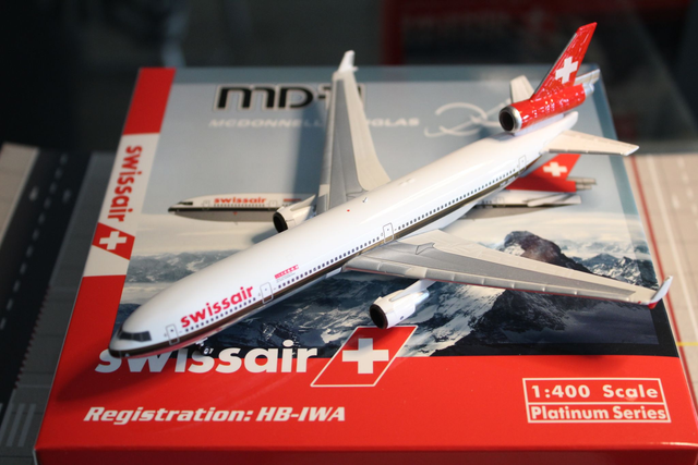 Swissair MD-11 (HB-IWA) "700 Jahre Eidgenossenschaft", 1:400