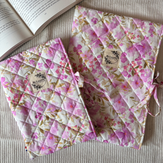 Pochette à livre matelassée fleurs rose et verte