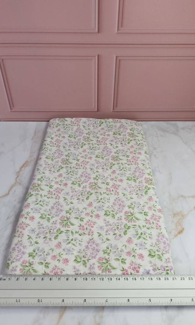 Tissu coton fond blanc fleurs violet/rose/vert