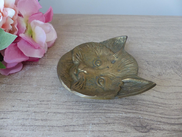 Cendrier chat vintage en laiton doré – vide-poche décoratif et élégant - plateau à bagues - Cadeau rétro cendrier chat en métal doré ancien