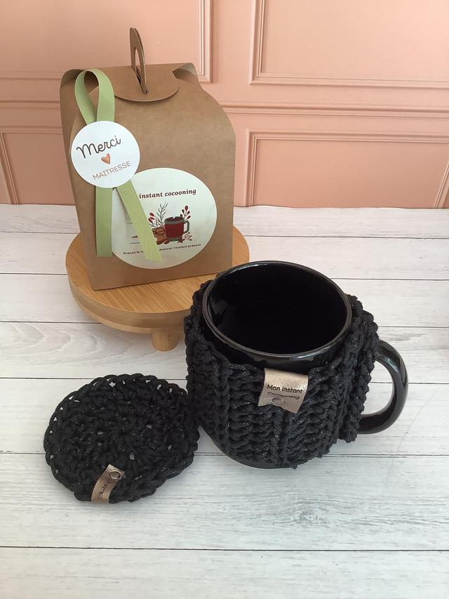 Coffret cocooning Tasse + sous tasse + manteau de tasse au crochet