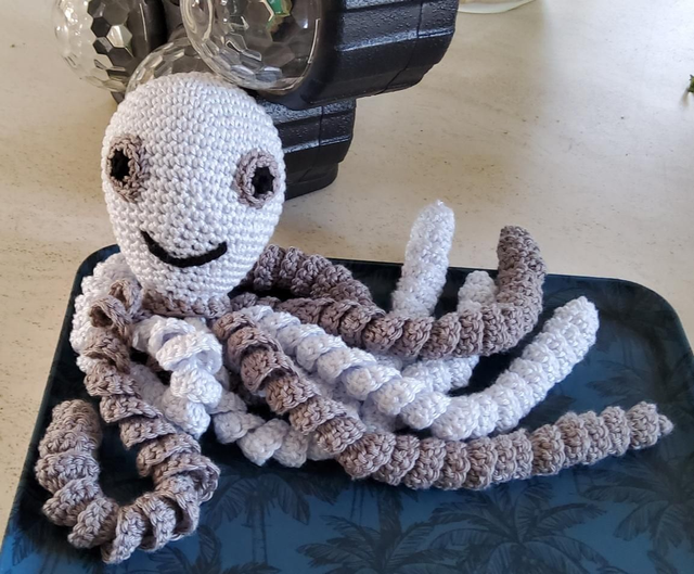 Pieuvre Grandes TENTACULES 🐙🚢 Gris Et Gris Clair 