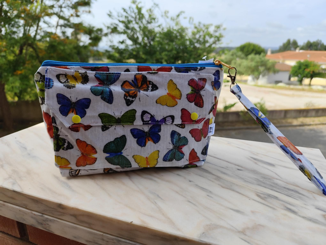 Nécessaire plastificada 