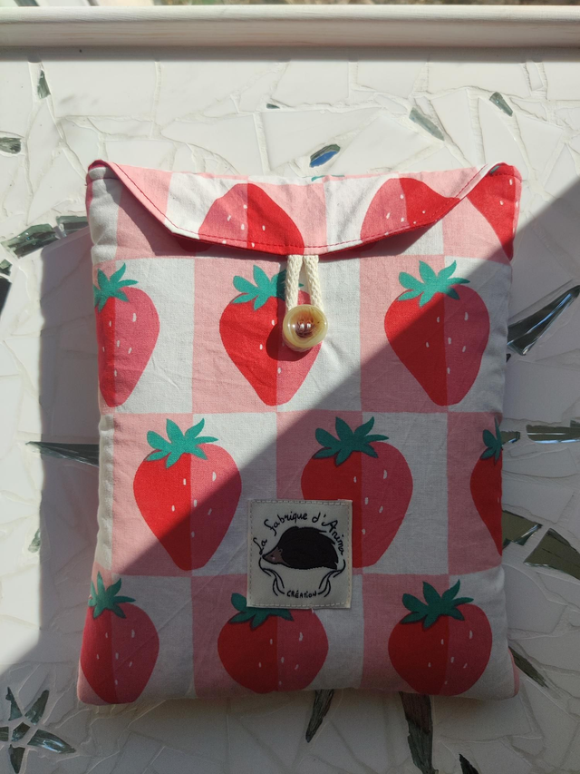 Housse livre &quot;fraise&quot;